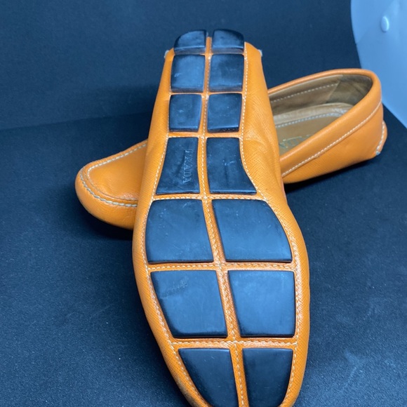 PRADA - Picture 4 of 9